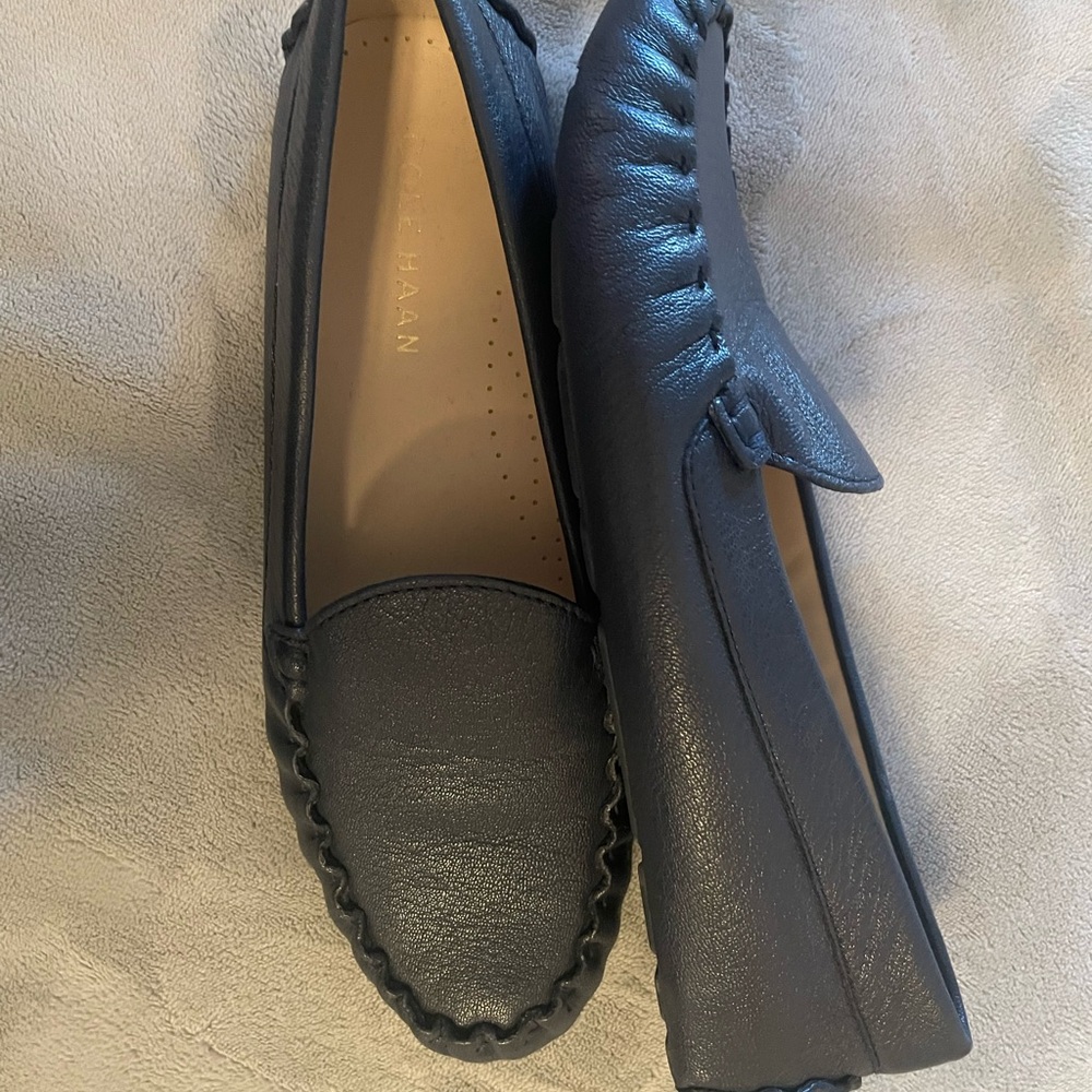 Like new Cole Haan women’s Navy Loafers, size 6b.